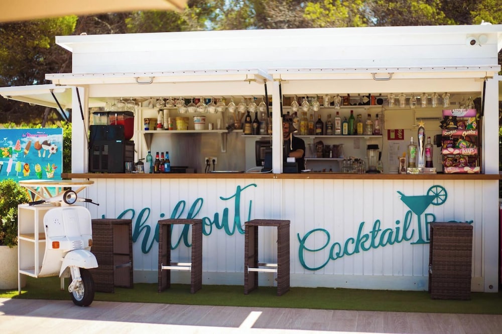 Apartamentos Maribel — Restaurant & bars in Cala Blanca, Balearic Islands