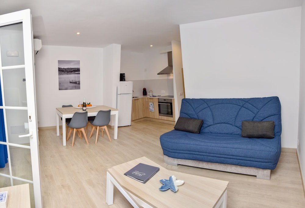 Apartamentos Maribel — Hotel rooms in Cala Blanca, Balearic Islands