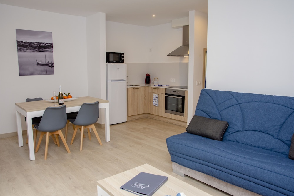 Apartamentos Maribel — Hotel rooms in Cala Blanca, Balearic Islands