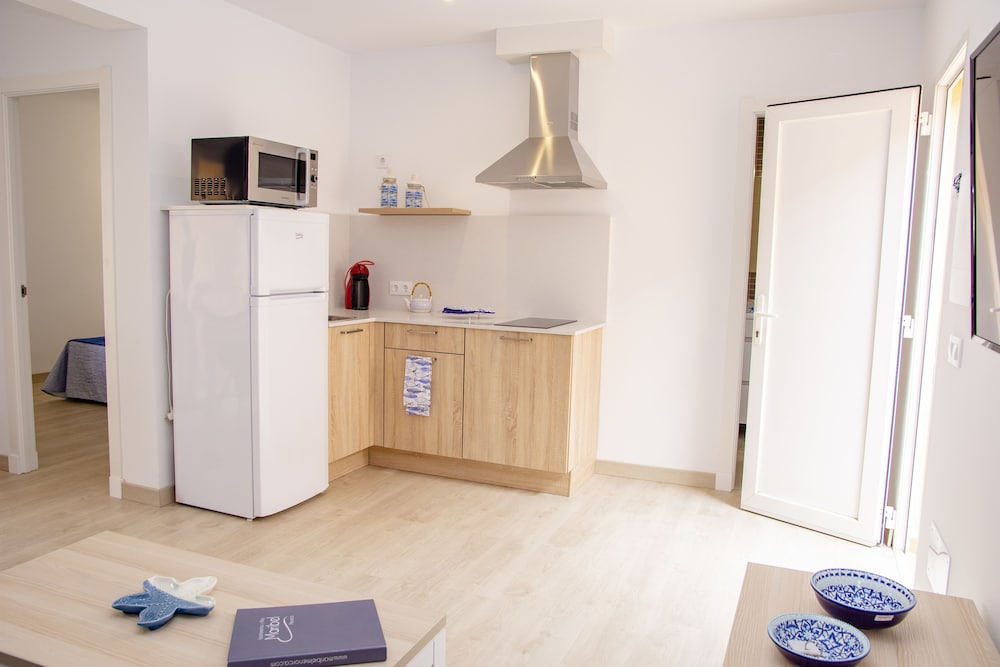 Apartamentos Maribel — Hotel rooms in Cala Blanca, Balearic Islands