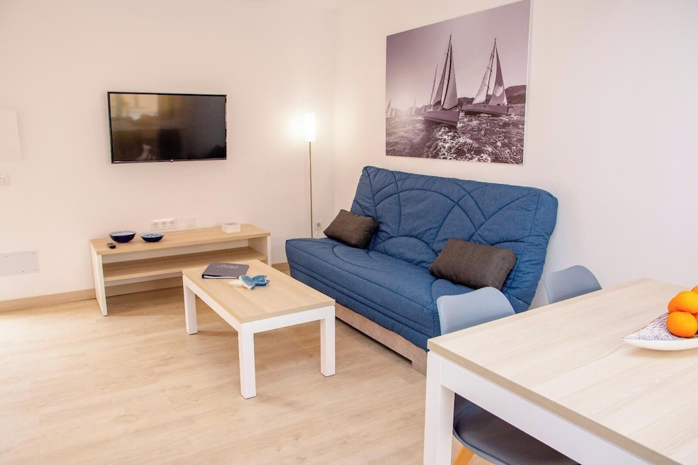 Apartamentos Maribel — Hotel rooms in Cala Blanca, Balearic Islands