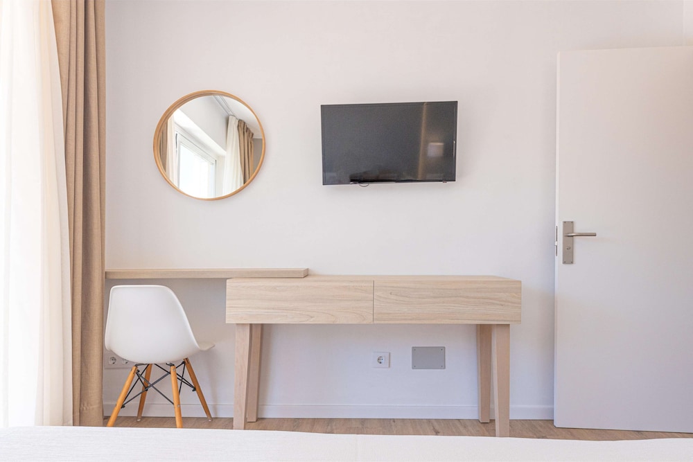 Martinez Apartments — Hotel rooms in Palma Nova, Balearic Islands