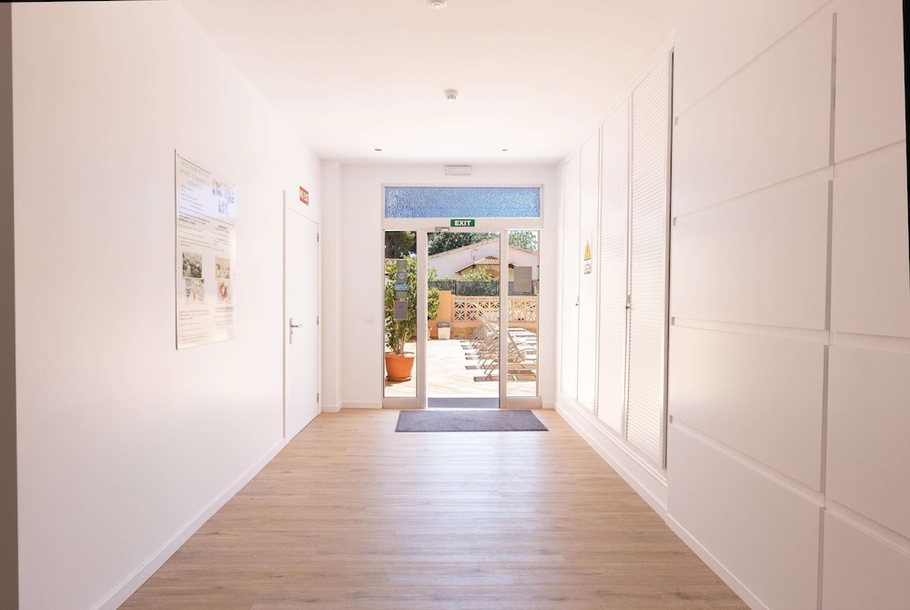 Martinez Apartments — Hotel rooms in Palma Nova, Balearic Islands