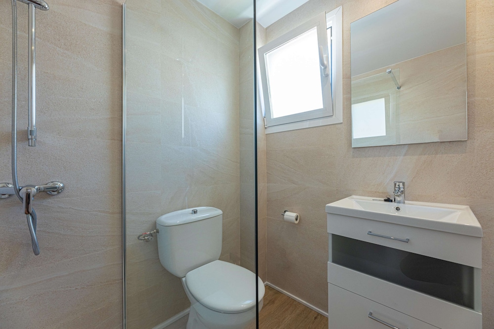 Martinez Apartments — Hotel rooms in Palma Nova, Balearic Islands