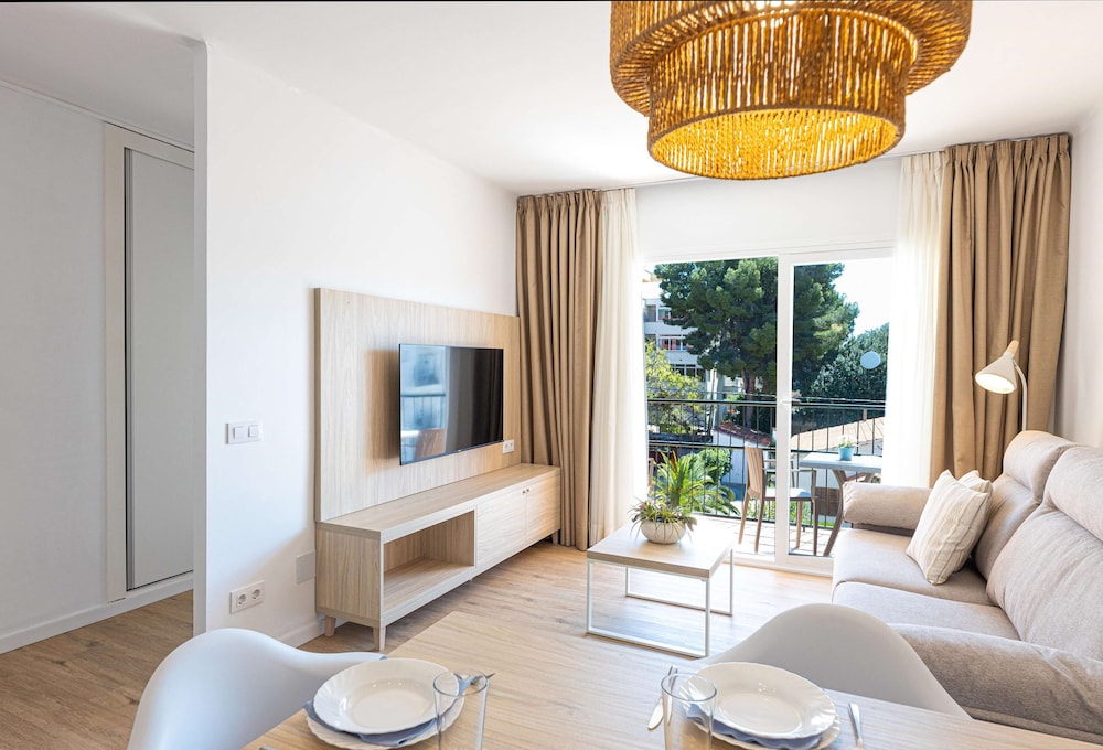 Martinez Apartments — Hotel rooms in Palma Nova, Balearic Islands