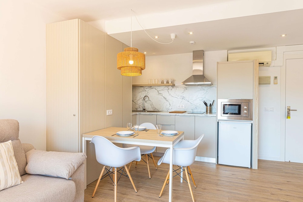 Martinez Apartments — Hotel rooms in Palma Nova, Balearic Islands