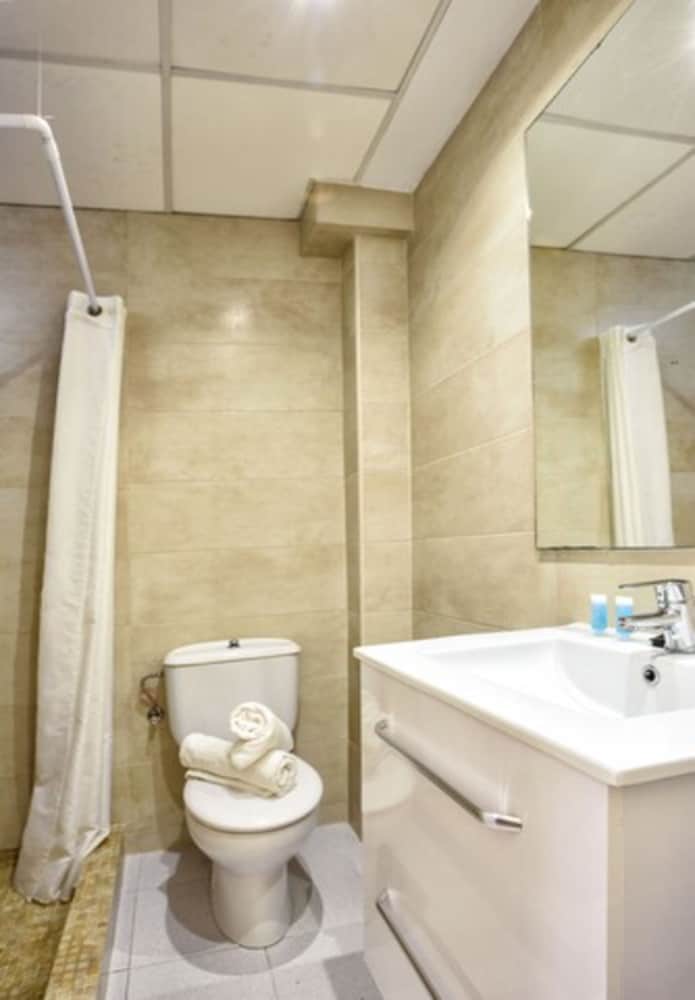 Martinez Apartments — Hotel rooms in Palma Nova, Balearic Islands