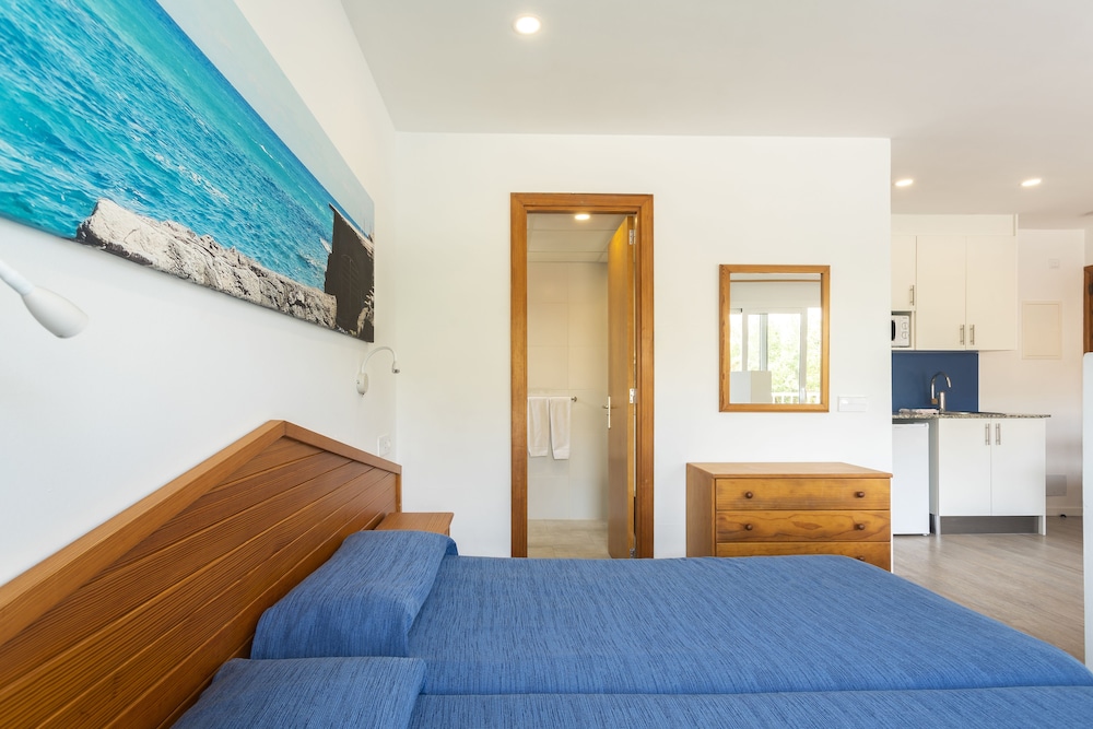 Apartamentos Massol — Hotel rooms in Puerto Pollensa, Balearic Islands