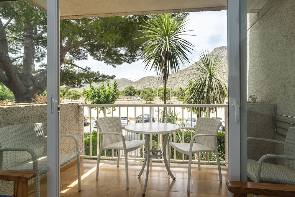 Apartamentos Massol — Hotel rooms in Puerto Pollensa, Balearic Islands