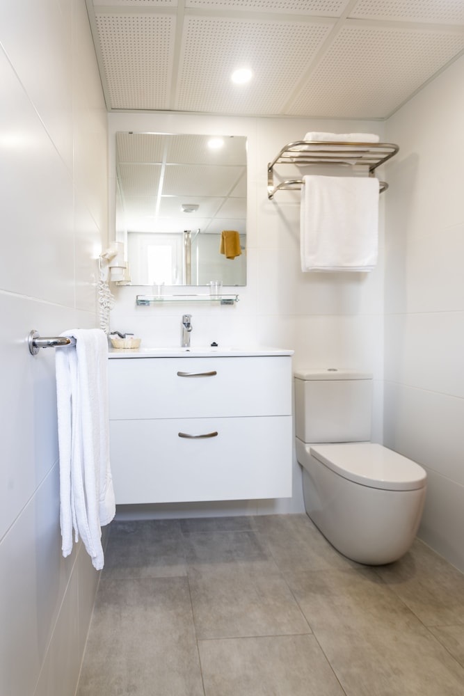 Apartamentos Massol — Hotel rooms in Puerto Pollensa, Balearic Islands