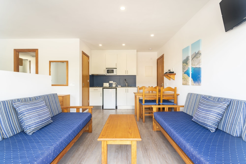 Apartamentos Massol — Hotel rooms in Puerto Pollensa, Balearic Islands