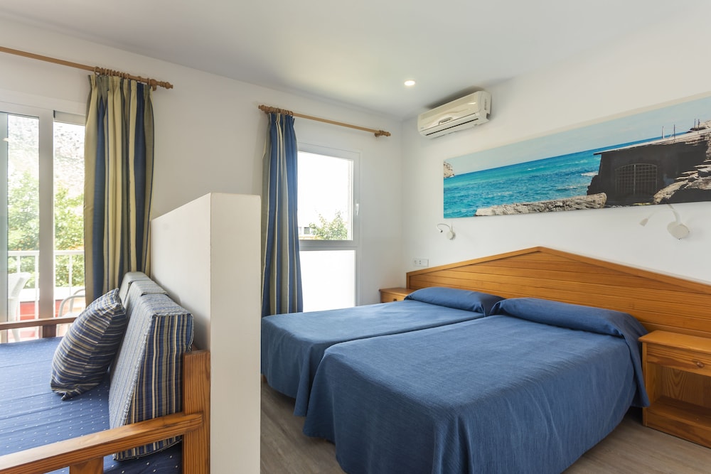 Apartamentos Massol — Hotel rooms in Puerto Pollensa, Balearic Islands