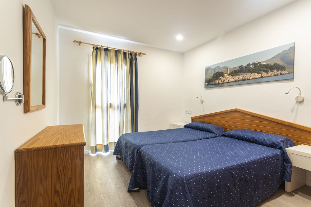 Apartamentos Massol — Hotel rooms in Puerto Pollensa, Balearic Islands