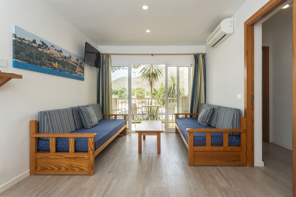 Apartamentos Massol — Hotel rooms in Puerto Pollensa, Balearic Islands