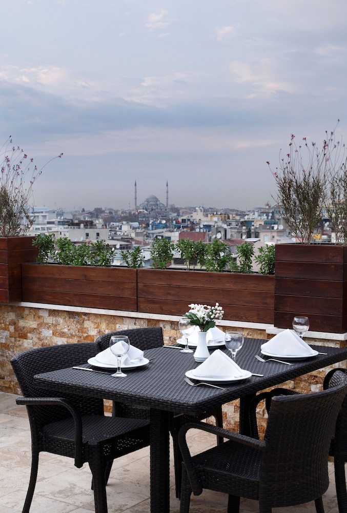 Darkhill Hotel — Restaurant & bars in Istanbul, Istanbul