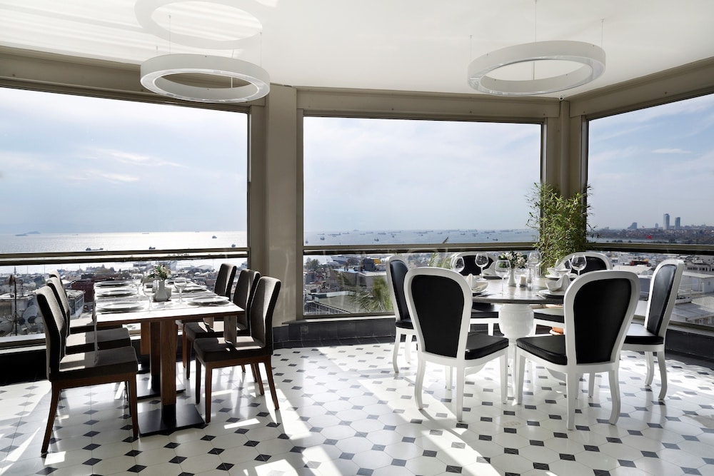 Darkhill Hotel — Restaurant & bars in Istanbul, Istanbul