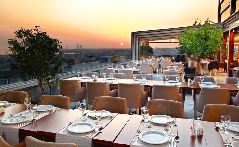 Darkhill Hotel — Restaurant & bars in Istanbul, Istanbul