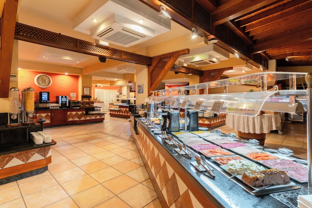 Hovima Jardín Caleta — Restaurant & bars in Costa Adeje, Canary Islands