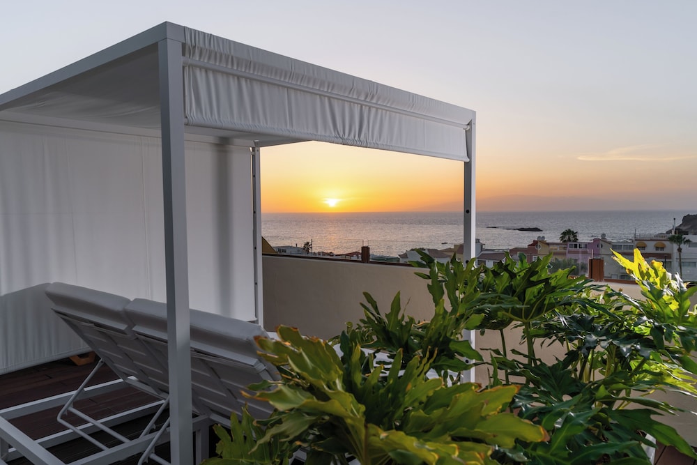 Hovima Jardín Caleta — Hotel building in Costa Adeje, Canary Islands