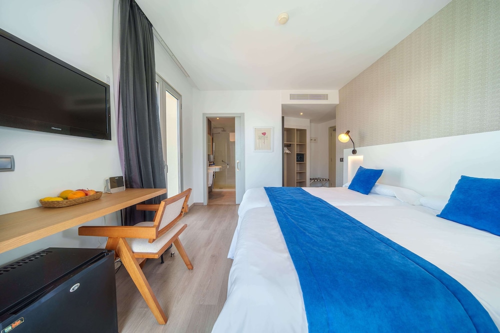 Mar Calma Hotel — Hotel rooms in Puerto Pollensa, Balearic Islands