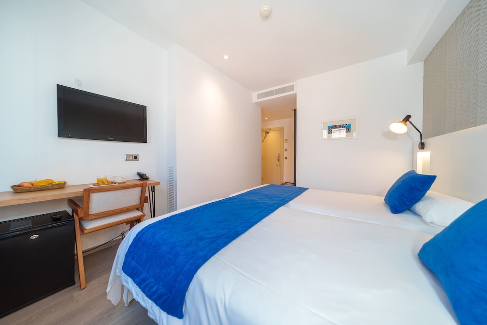 Mar Calma Hotel — Hotel rooms in Puerto Pollensa, Balearic Islands