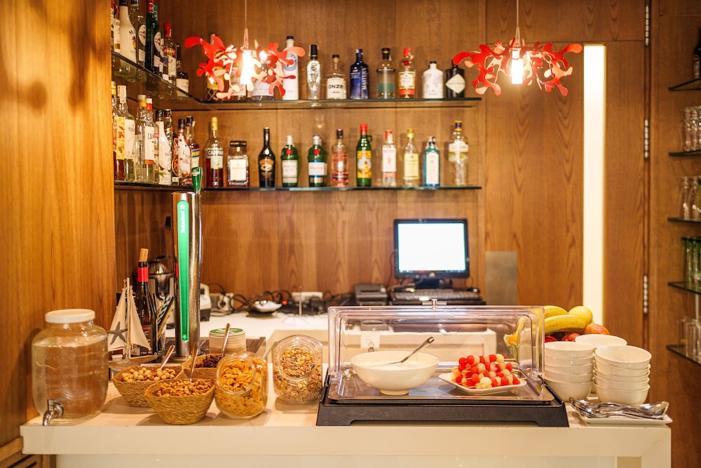 Mar Calma Hotel — Restaurant & bars in Puerto Pollensa, Balearic Islands