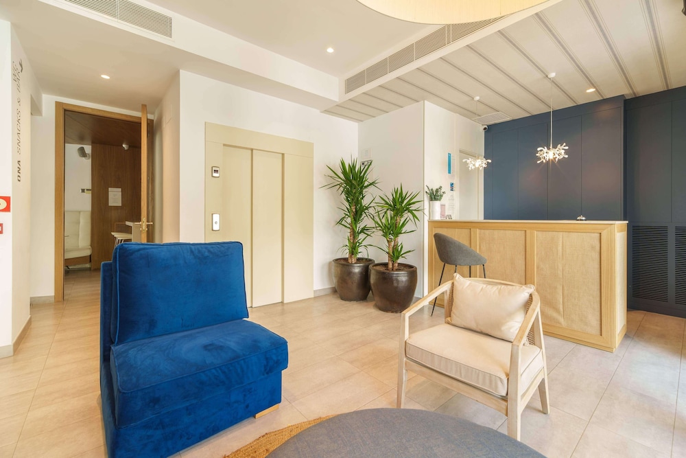 Mar Calma Hotel — Hotel building in Puerto Pollensa, Balearic Islands