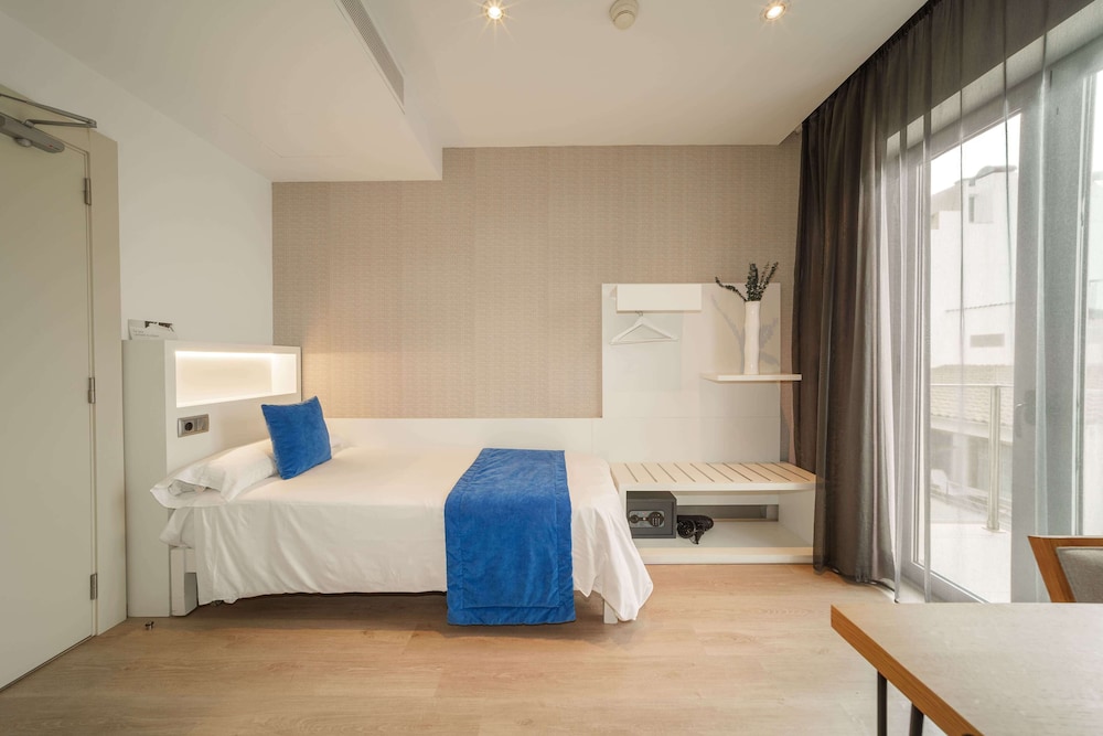 Mar Calma Hotel — Hotel rooms in Puerto Pollensa, Balearic Islands