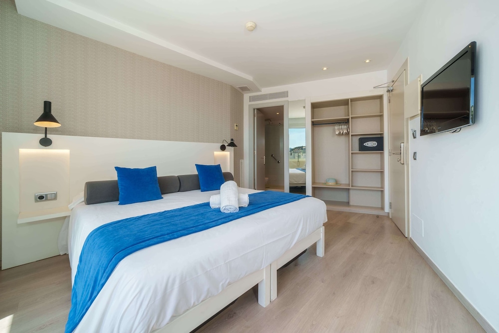 Mar Calma Hotel — Hotel rooms in Puerto Pollensa, Balearic Islands
