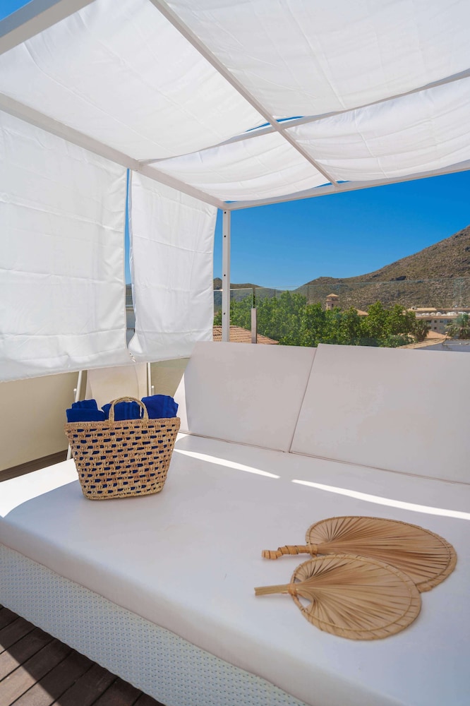 Mar Calma Hotel — Hotel rooms in Puerto Pollensa, Balearic Islands