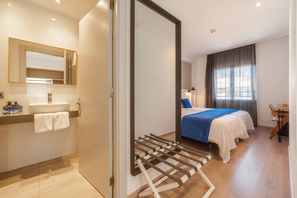 Mar Calma Hotel — Hotel rooms in Puerto Pollensa, Balearic Islands