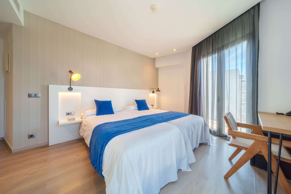 Mar Calma Hotel — Hotel rooms in Puerto Pollensa, Balearic Islands