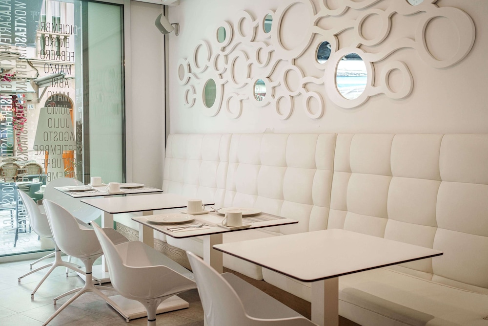 Mar Calma Hotel — Restaurant & bars in Puerto Pollensa, Balearic Islands