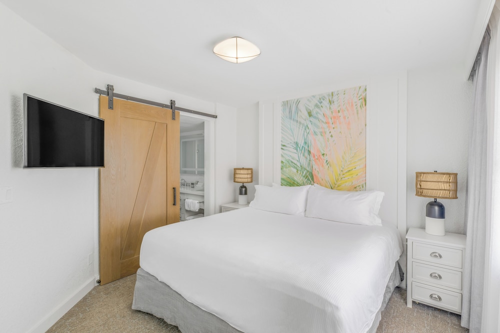 Beach House Suites by the Don CeSar — Hotel rooms in Tierra Verde, Florida