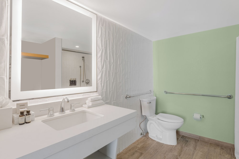 Beach House Suites by the Don CeSar — Hotel rooms in Tierra Verde, Florida