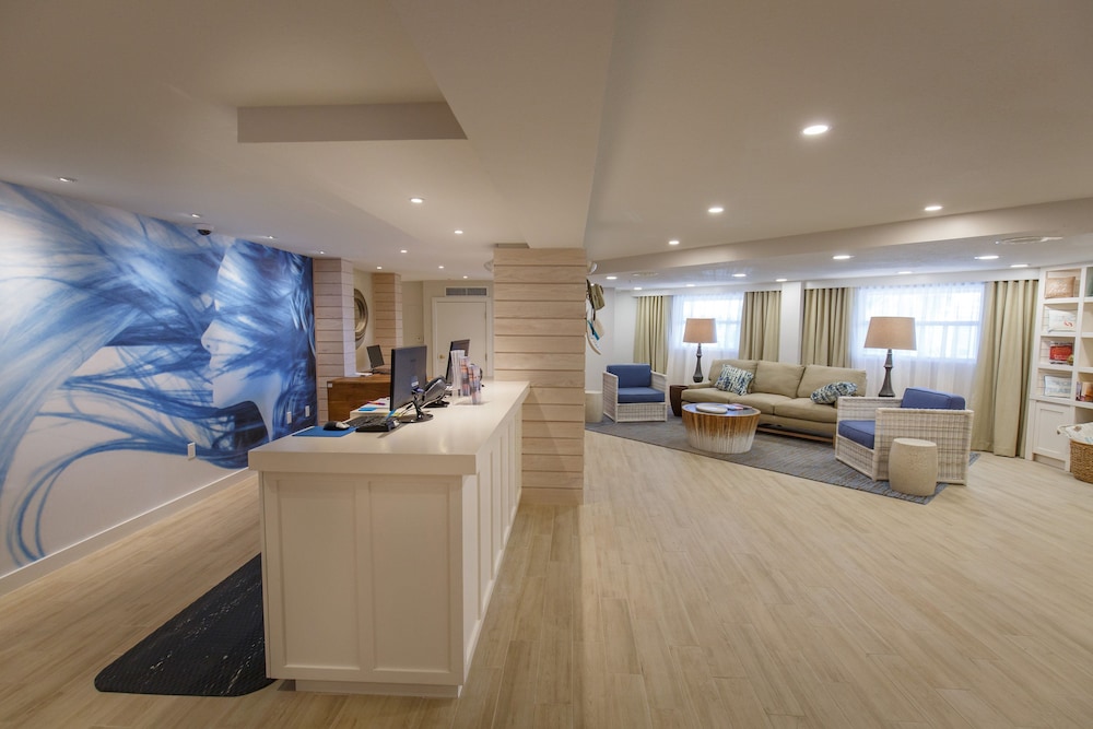 Beach House Suites by the Don CeSar — Hotel building in Tierra Verde, Florida