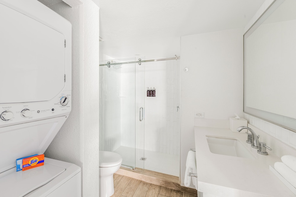 Beach House Suites by the Don CeSar — Hotel rooms in Tierra Verde, Florida
