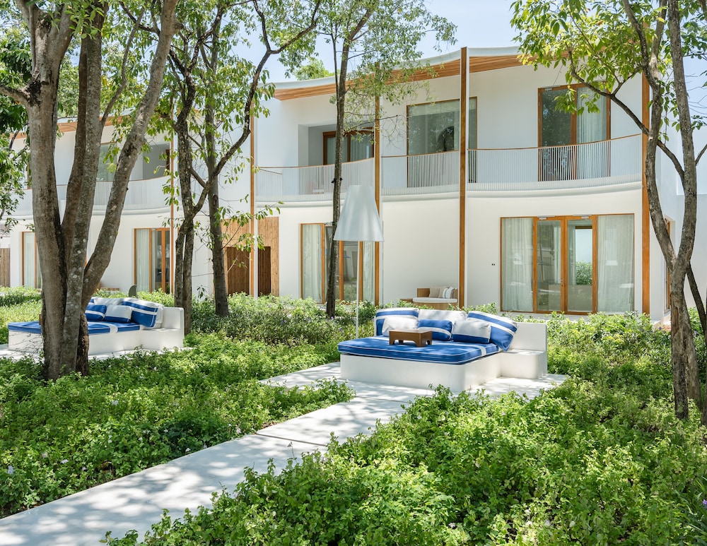 SALA Samui Chaweng Beach Resort — Hotel building in Bo Phut, Surat Thani