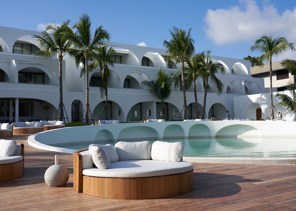 SALA Samui Chaweng Beach Resort — Hotel building in Bo Phut, Surat Thani