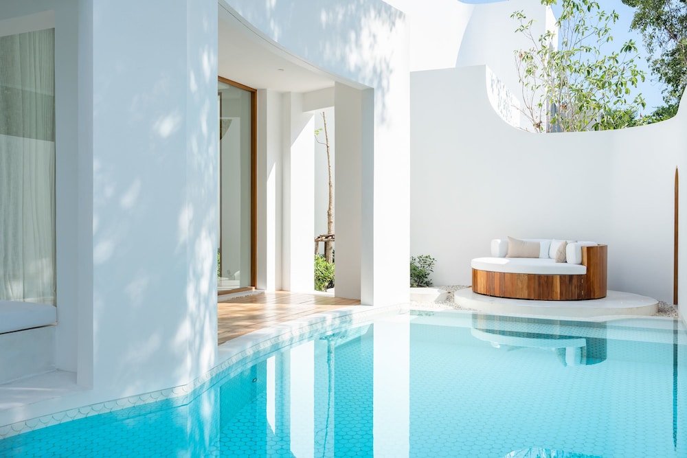 SALA Samui Chaweng Beach Resort — Swimming pool in Bo Phut, Surat Thani