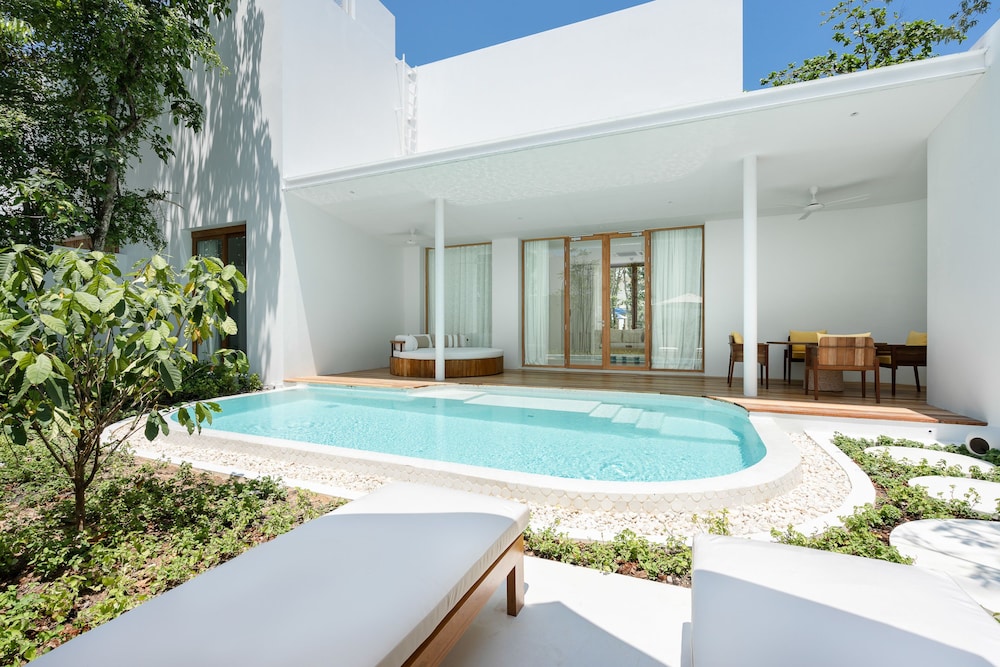 SALA Samui Chaweng Beach Resort — Swimming pool in Bo Phut, Surat Thani