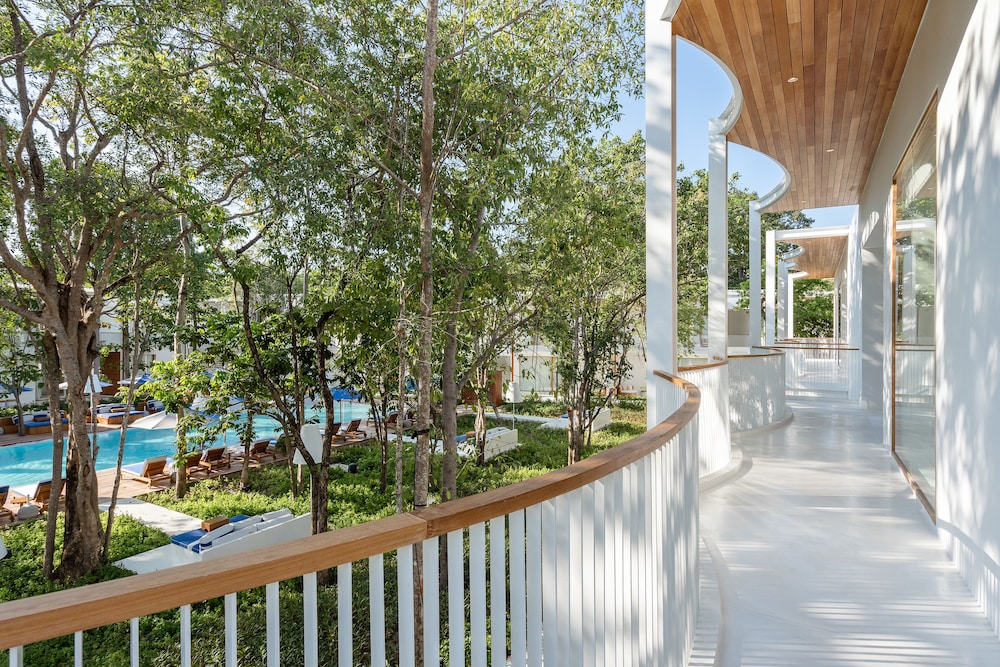 SALA Samui Chaweng Beach Resort — Hotel building in Bo Phut, Surat Thani