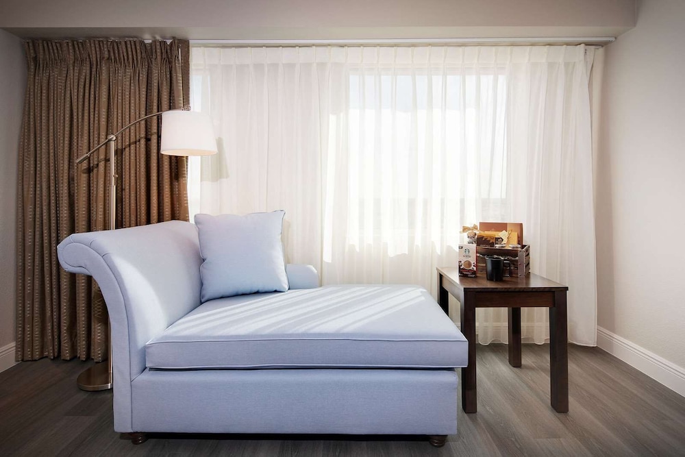 Florida Hotel & Conference Center in the Florida Mall — Hotel rooms in Orlando, Florida