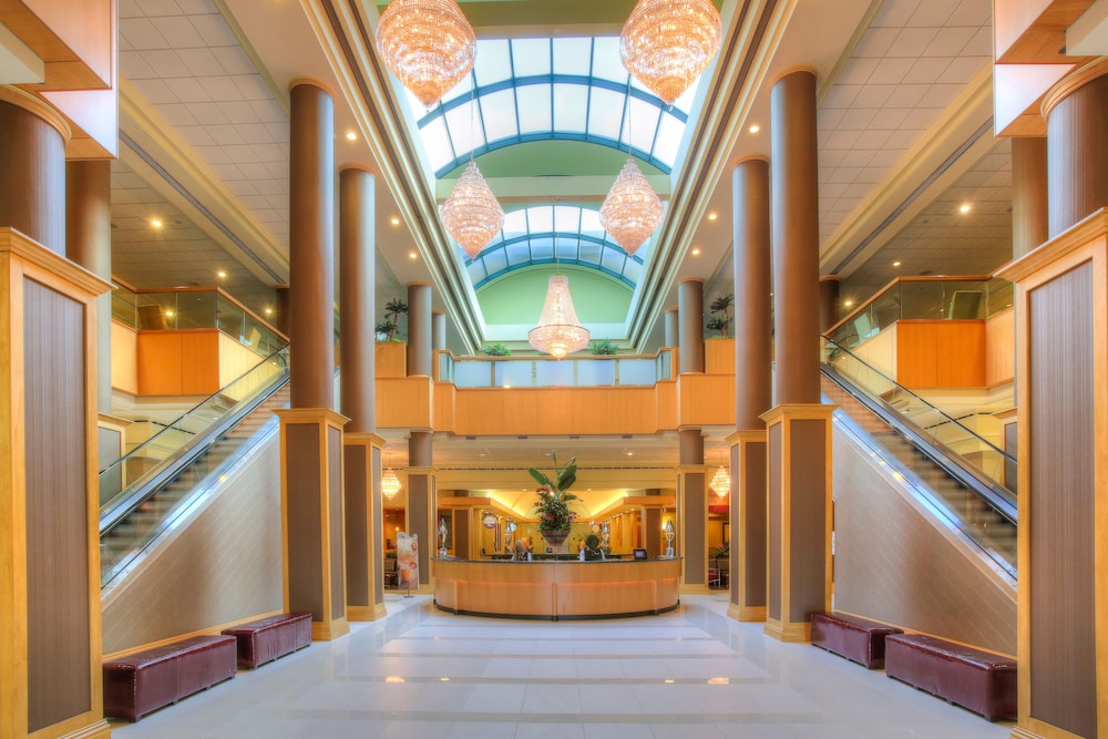 Florida Hotel & Conference Center in the Florida Mall — Hotel building in Orlando, Florida
