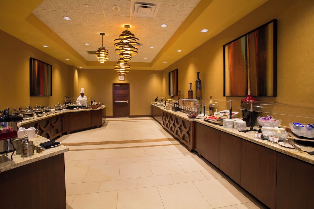 Florida Hotel & Conference Center in the Florida Mall — Restaurant & bars in Orlando, Florida