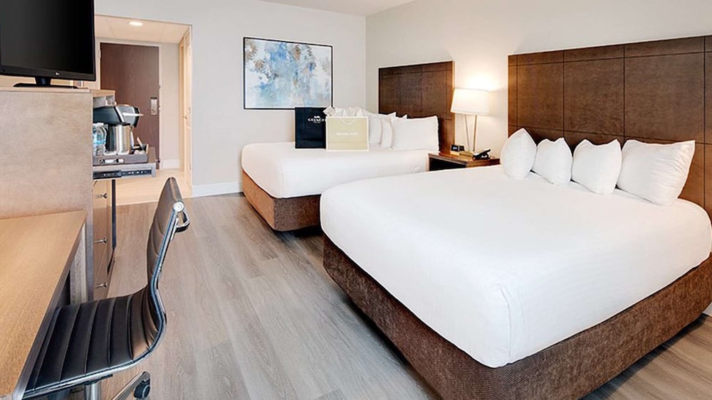 Florida Hotel & Conference Center in the Florida Mall — Hotel rooms in Orlando, Florida
