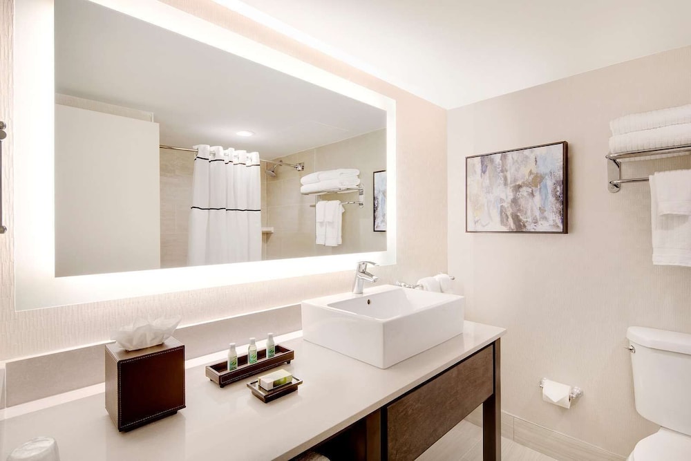 Florida Hotel & Conference Center in the Florida Mall — Hotel rooms in Orlando, Florida