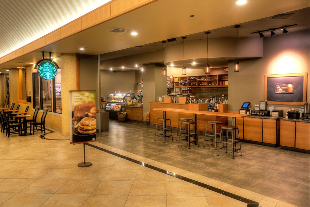 Florida Hotel & Conference Center in the Florida Mall — Restaurant & bars in Orlando, Florida