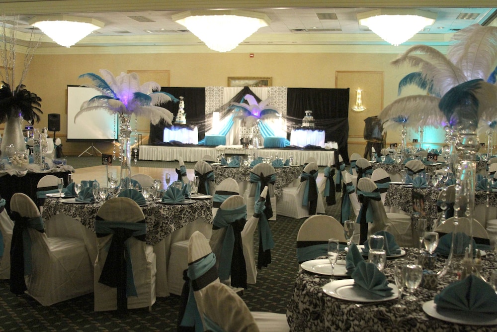 Florida Hotel & Conference Center in the Florida Mall — Hotel building in Orlando, Florida