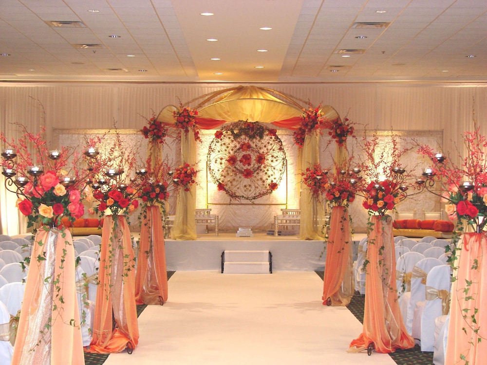 Florida Hotel & Conference Center in the Florida Mall — Hotel building in Orlando, Florida
